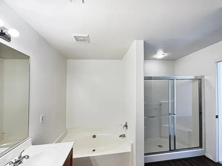 1708 E Francisco Dr — Photo 7