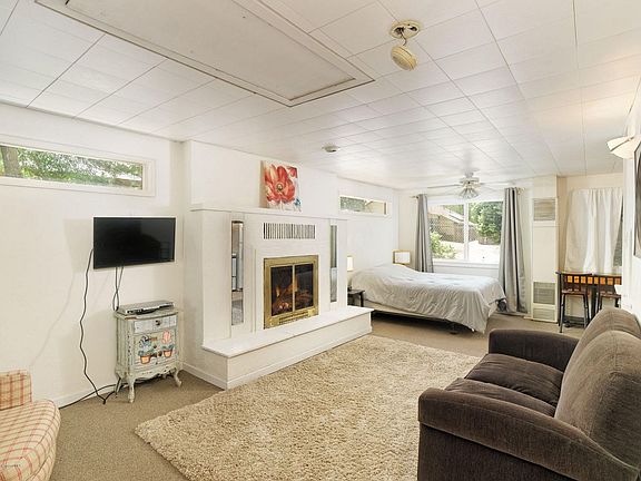 2nd image of 2510 Blake Ave #1