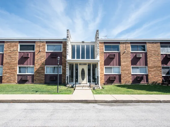 1313B S Rebecca Rd APT 210, Lombard, IL 60148