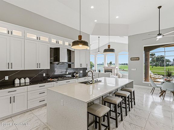 4th image of 699 Palmer Way
