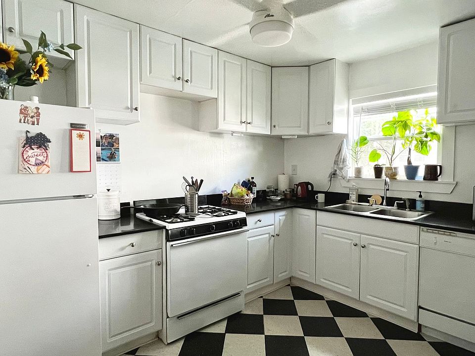 1st image of 286 9th St NE #9