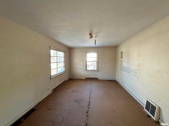 5th image of 1812 N Pierson Ave