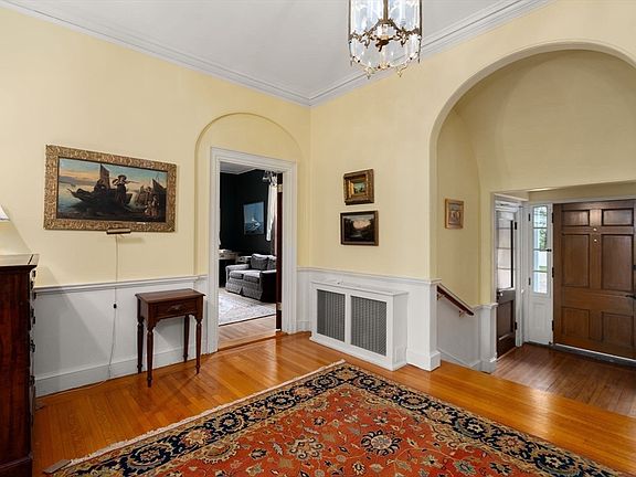 5th image of 73 Forest St