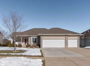 2225 Barkwood Dr, Cedar Falls, IA 50613