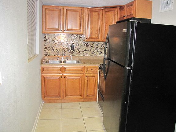 3rd image of 3050 Belden St #3052