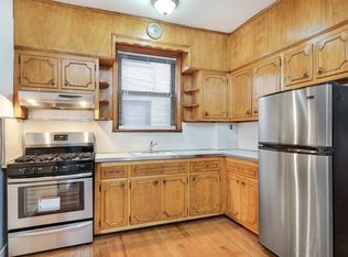 24-21 41st St #1R, Astoria, NY 11103