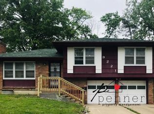 9221 Fairwood Ct, Kansas City, MO 64138