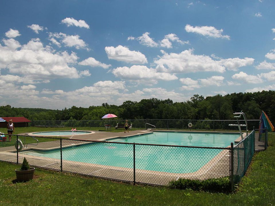 2nd image of 204 Ash Ln