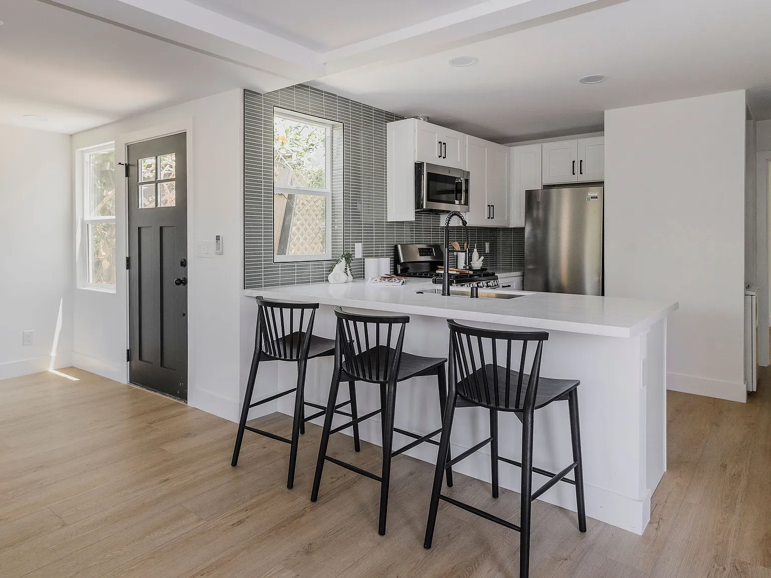 2 bed, 946 sqft, $3,750 — Photo 4
