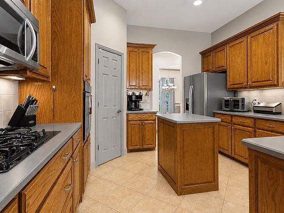 5th image of 1908 Meadow Springs Dr