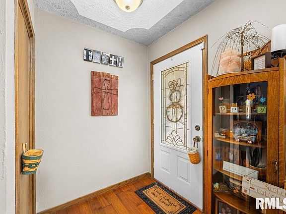 4th image of 2648 E 39th St