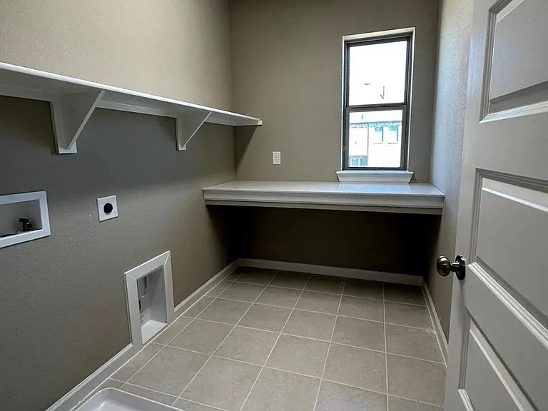2525 Four Roses Dr — Photo 14