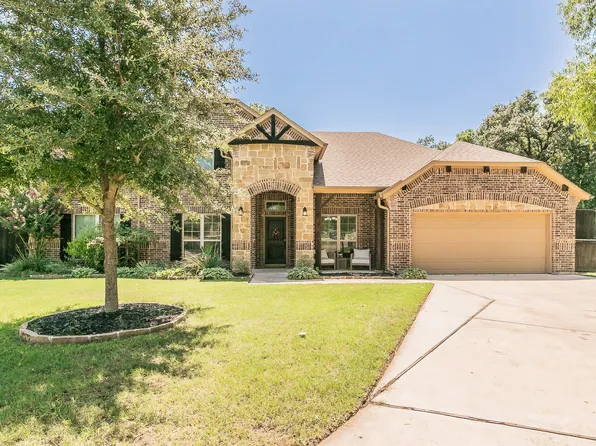 120 Venado Ct, Azle, TX 76020