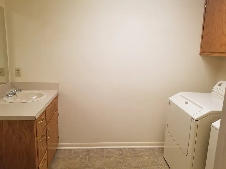 3600 Hawthorne Dr — Photo 6