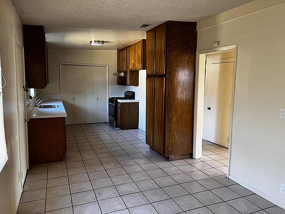 5th image of 9519 Longden Ave