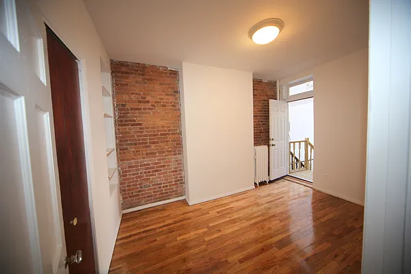 Rented by Metropolitan Realty | media 14