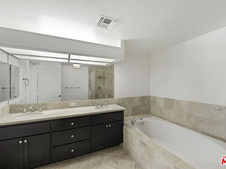 1820 Benecia Ave #402 — Photo 69