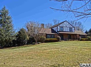 40 Briarwood Ln, Carlisle, PA 17015