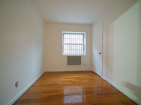 5th image of 2415 Matthews Ave