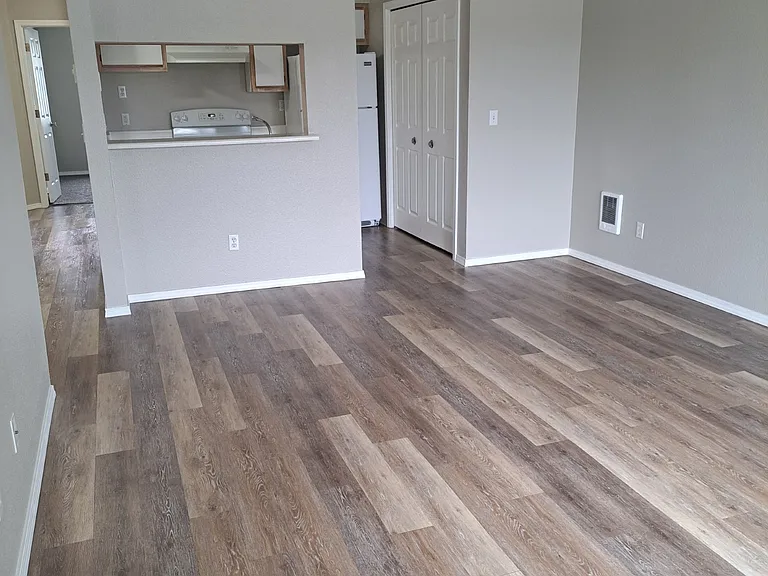 Hidden Creek Apartments — Photo 17