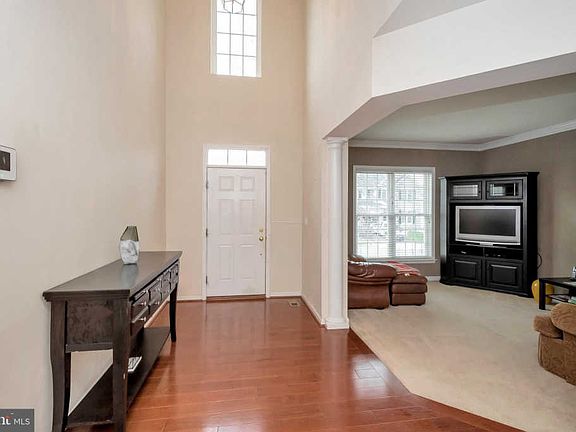 2nd image of 128 King Edward Ct
