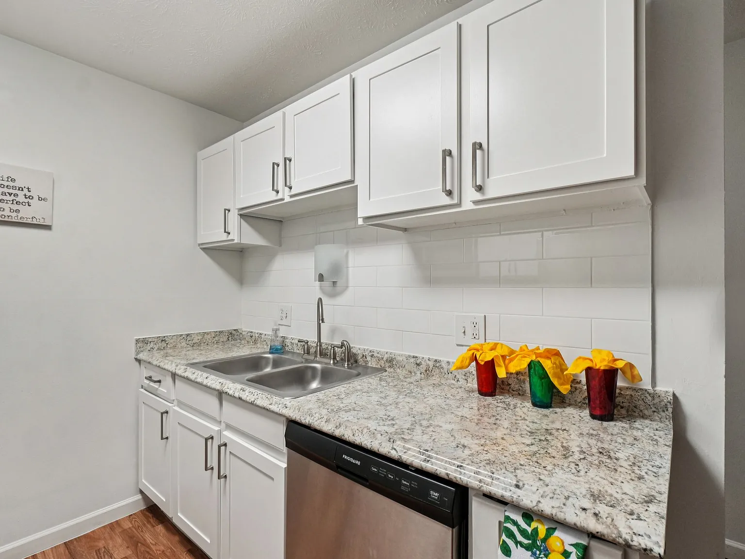 The Wind Song Apartments — Photo 4