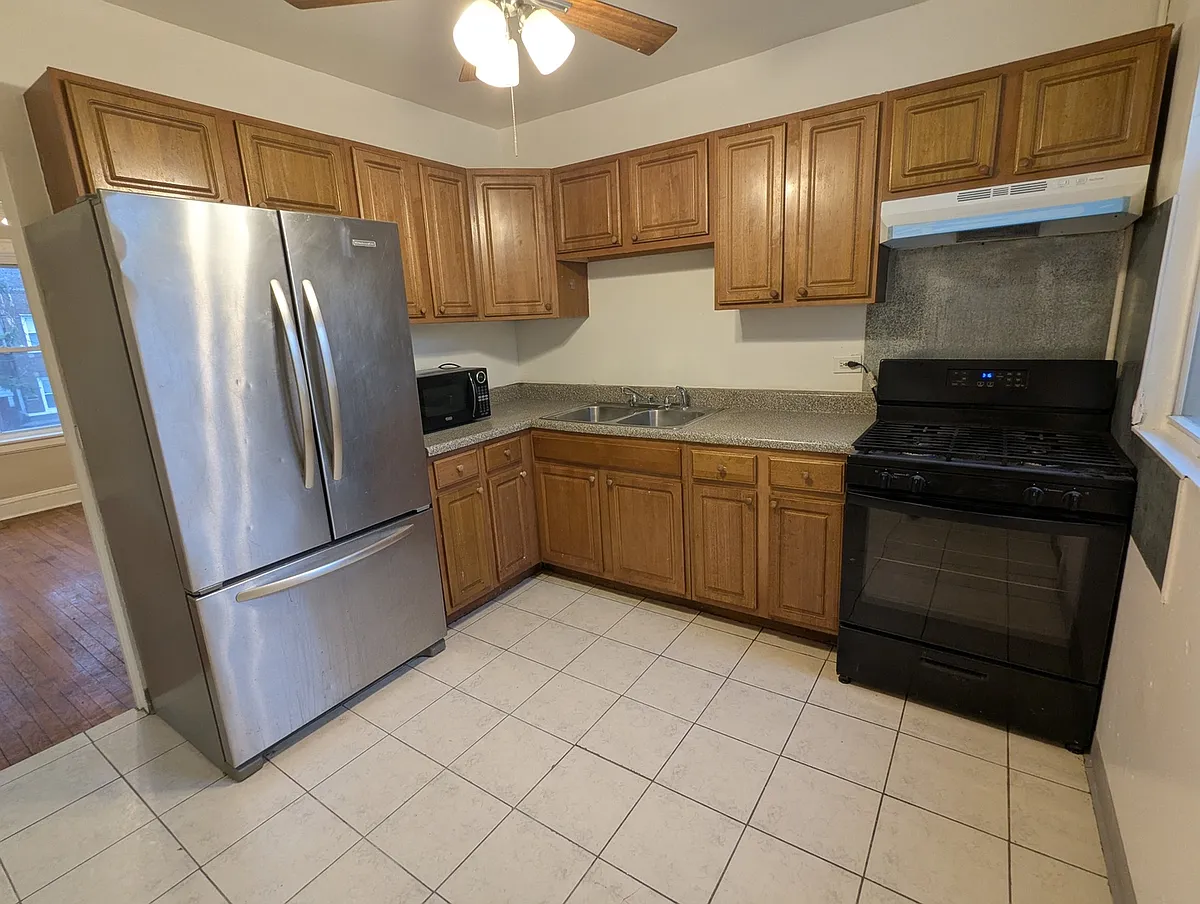 Building Photo - 1300 N Pine Ave #2