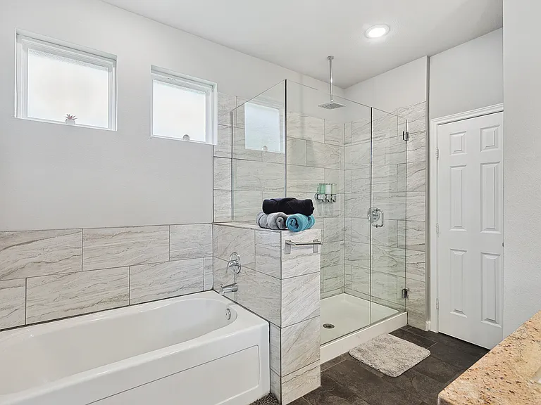 200 E Rogers St — Photo 14