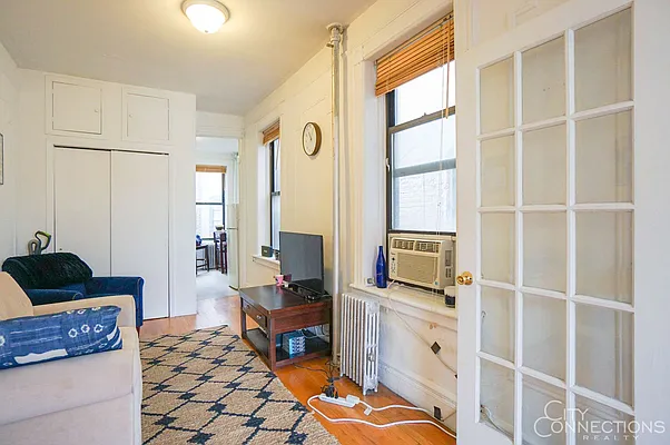 Rented by City Connections Realty | media 19