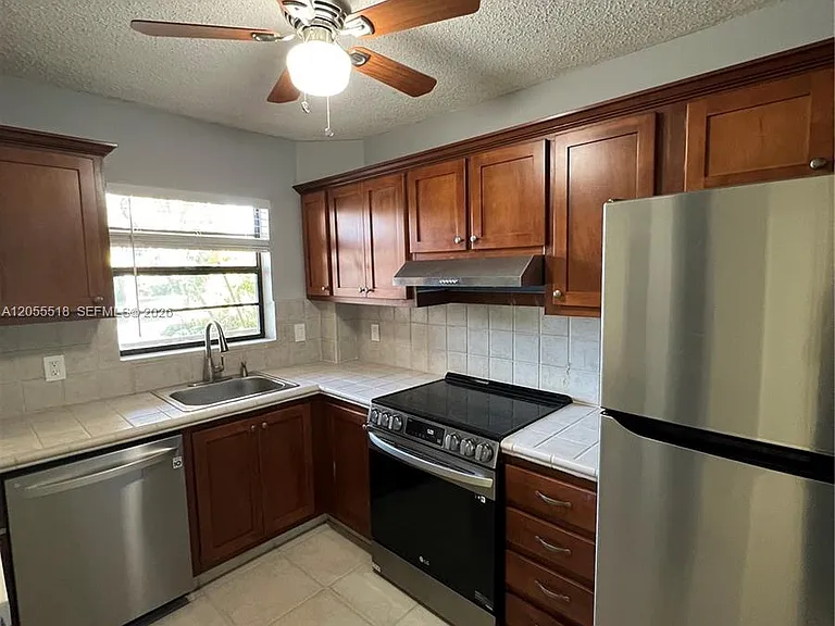 200 Jacaranda Country Club Dr #4B — Photo 6