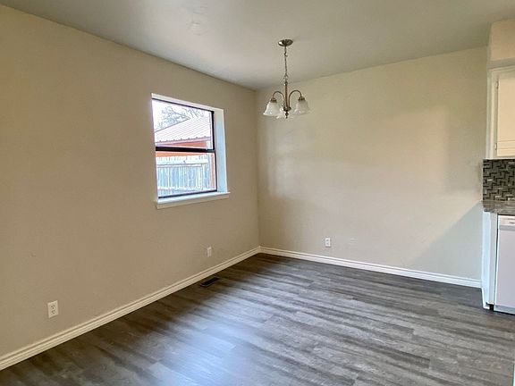 4th image of 1130 Hillcrest Dr