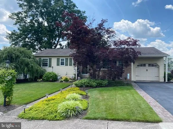 306 Northview Ave, Telford, PA 18969