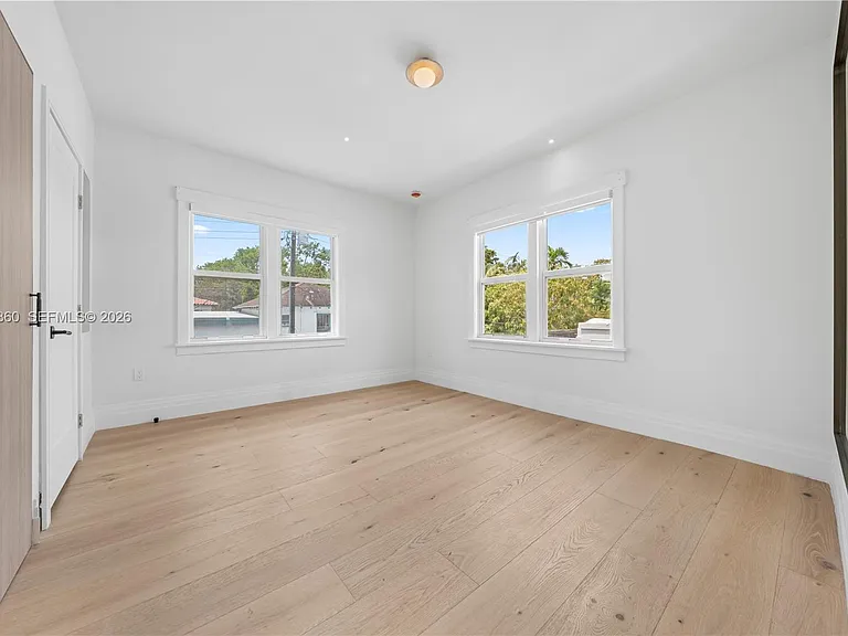 178 NE 45th St — Photo 21