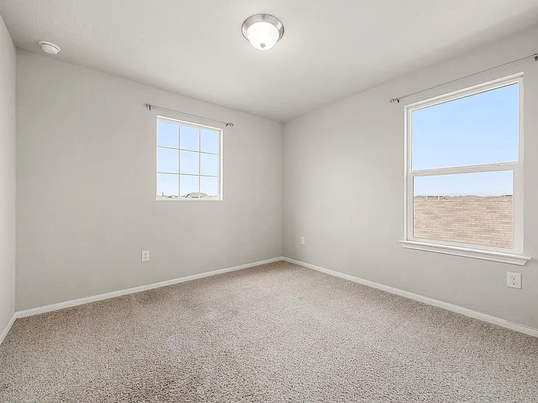 13925 Heywood Dr — Photo 32