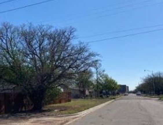 Exterior Neighborhood (street photo)