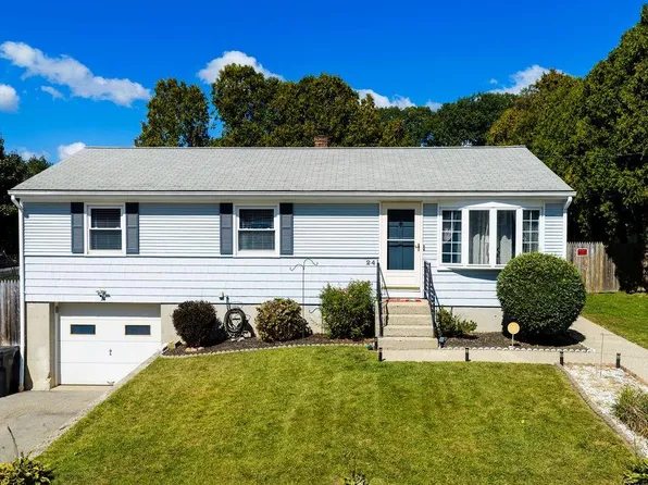 24 Vincenzo Dr, West Warwick, RI 02893