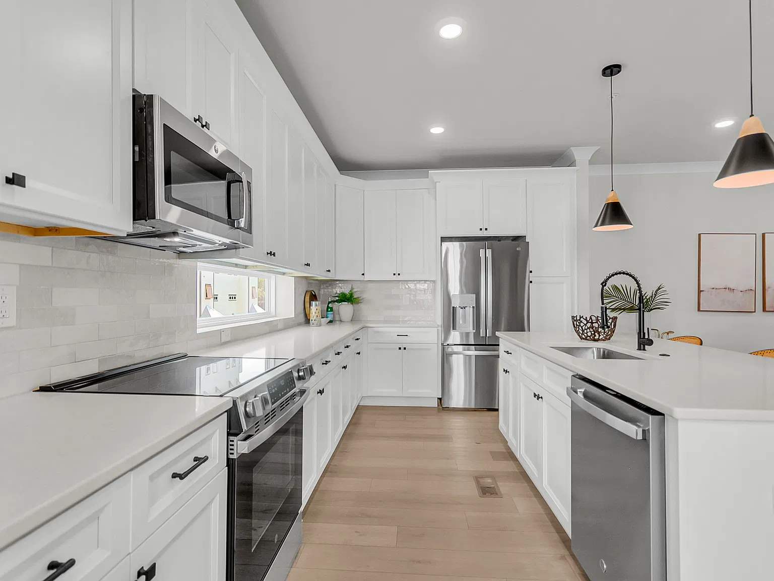3 bed, 2250 sqft, $3,550 — Photo 4