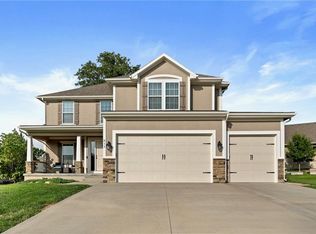 813 SE Oriole Ct, Blue Springs, MO 64014