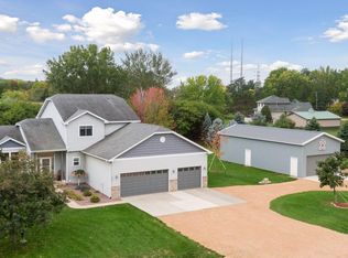 2121 Colburn Dr W, Shakopee, MN 55379