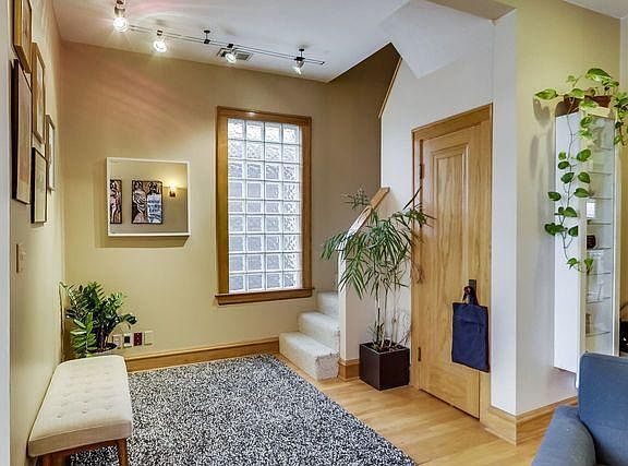 3rd image of 2421 N Artesian Ave #2