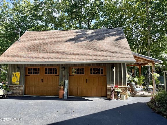 2nd image of 804 Hackamore Ct