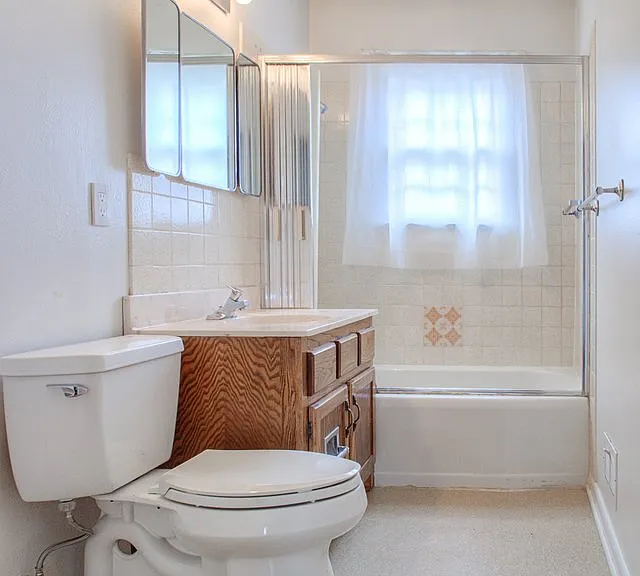 2622 Tremont St — Photo 8
