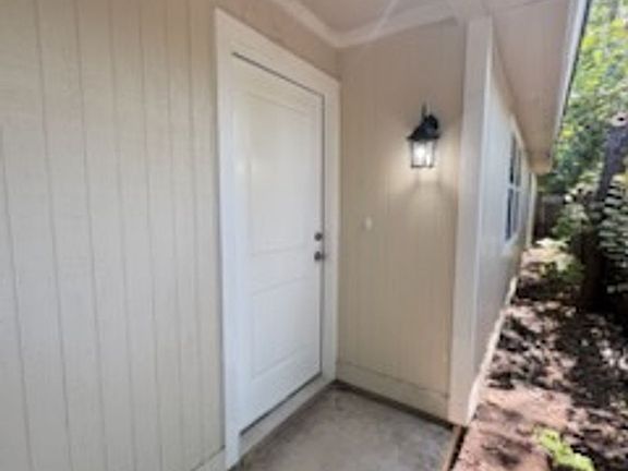 2nd image of 428 N Vaughan Ave #3