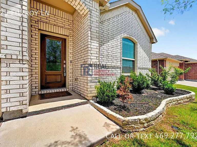 625 Fitzroy Ln — Photo 3