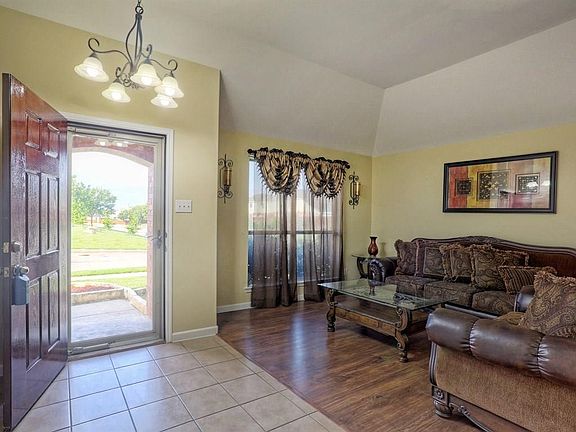 2nd image of 1201 Bonnet Dr