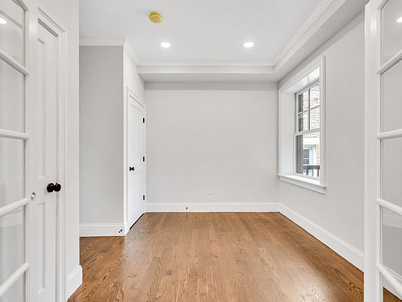 4th image of 128 Longwood Ave #U2