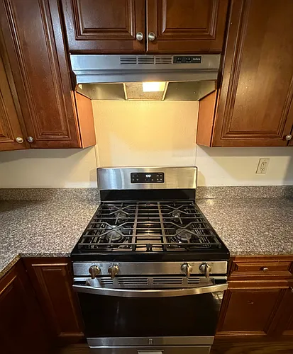 75 Crapo St New Bedford Spacious 3 Bedroom / 1 Bath New Appliances, Near the Beach! Photo 1