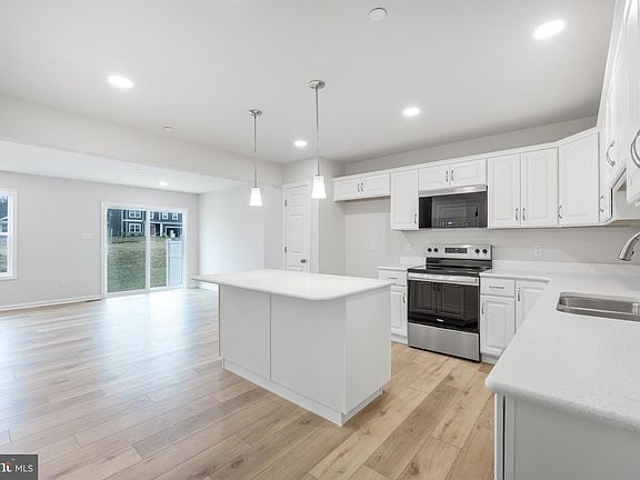 5th image of 134 Dolomite Dr