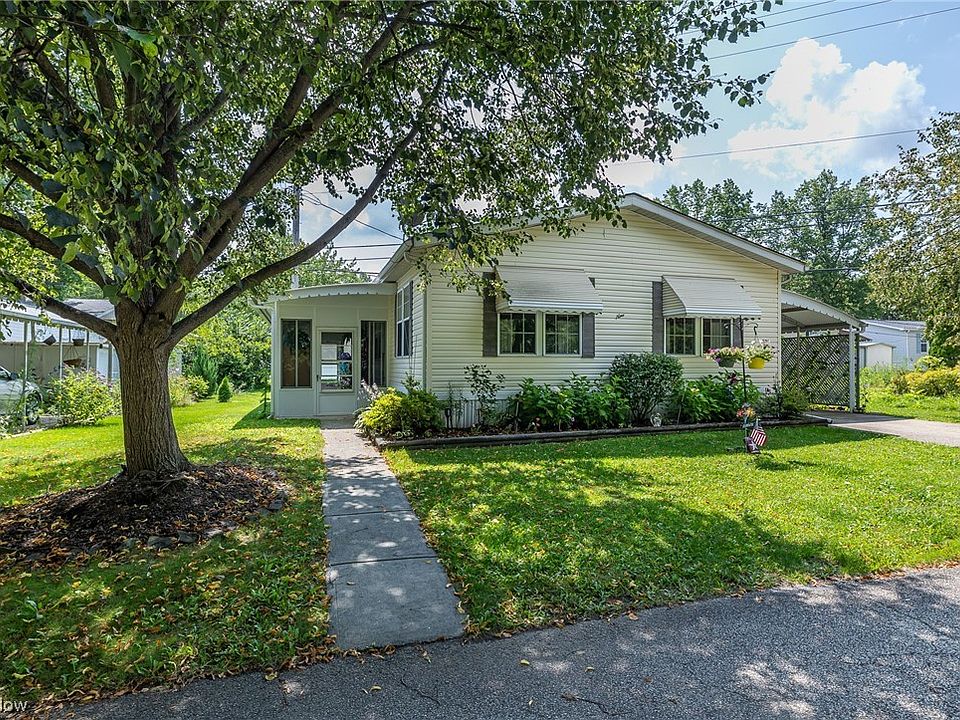 1st image of 9 Oak Dr