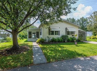 9 Oak Dr, Olmsted Falls, OH 44138